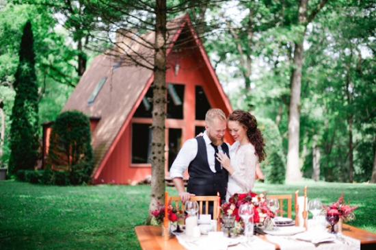 scandinavian-red-and-black-rustic