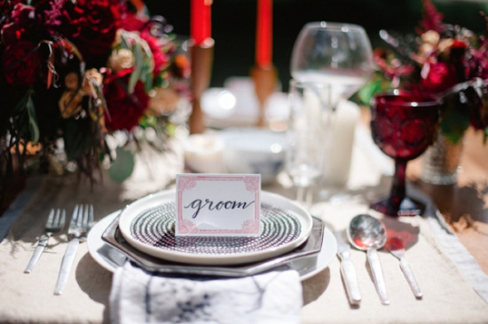 scandinavian-red-and-black-rustic