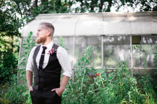 scandinavian-red-and-black-rustic