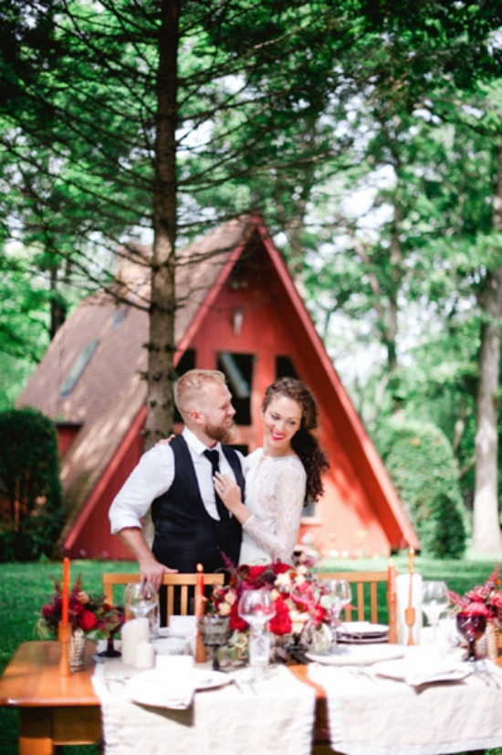 scandinavian-red-and-black-rustic