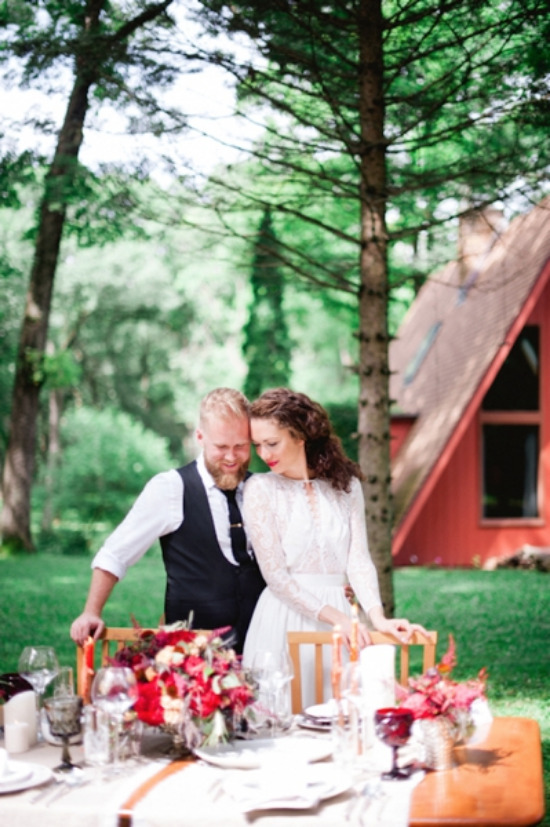 scandinavian-red-and-black-rustic