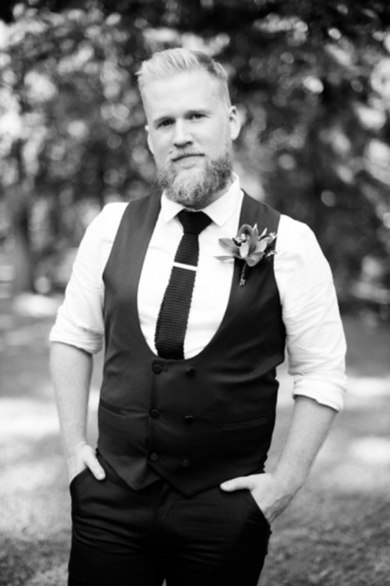 scandinavian-red-and-black-rustic