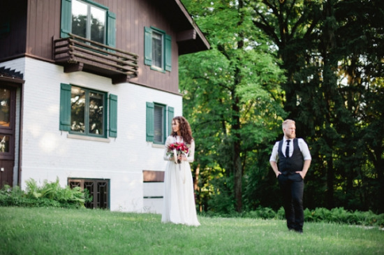 scandinavian-red-and-black-rustic