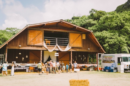 tropical-boho-chic-hawaiian-wedding
