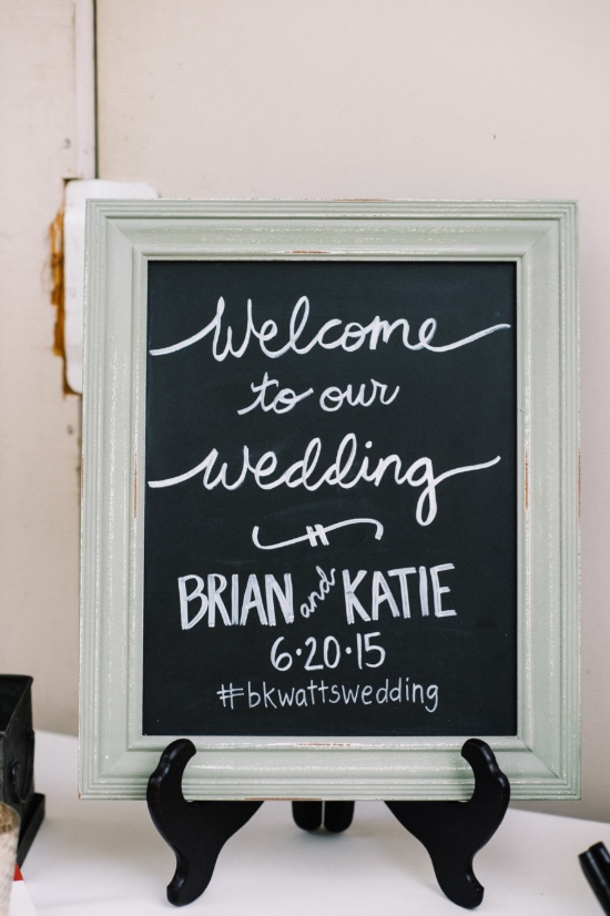 wooden-sign-mint-and-peach-wedding