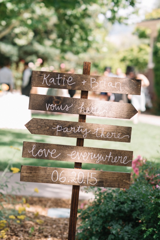 wooden-sign-mint-and-peach-wedding