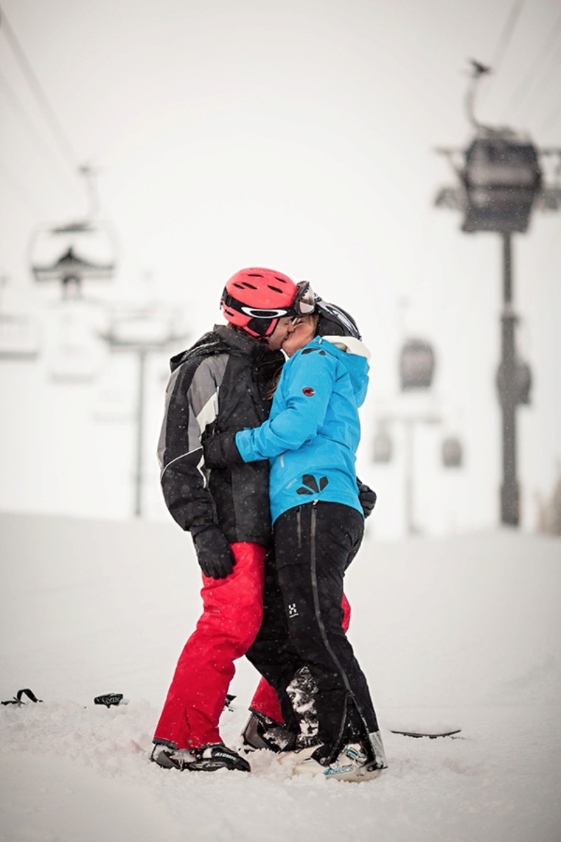 7-Skiing-Engagement-Photography_0014_Background