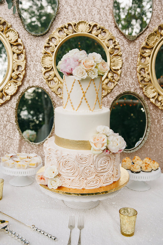 pink and gold cake @weddingchicks