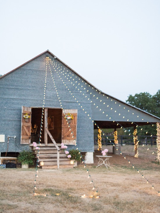 beautiful-be-yourself-barn-wedding