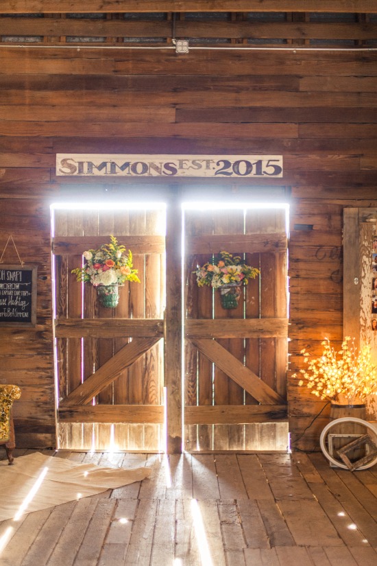 beautiful-be-yourself-barn-wedding