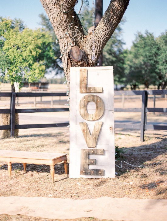 beautiful-be-yourself-barn-wedding
