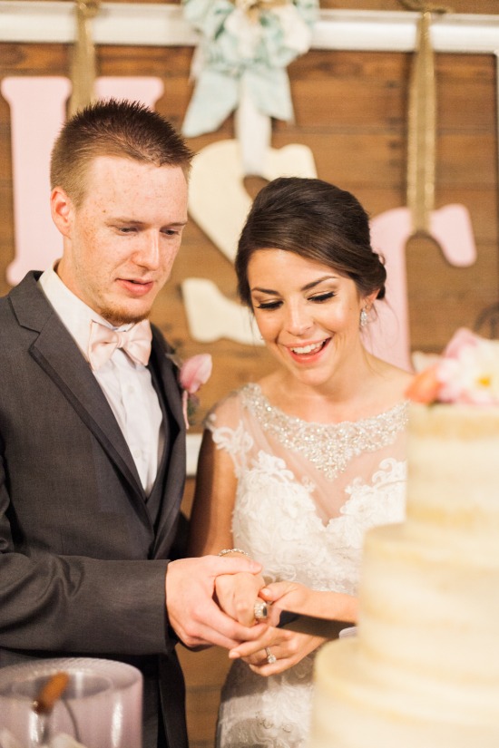 beautiful-be-yourself-barn-wedding