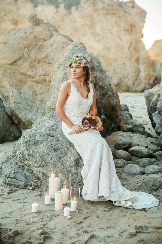 stunning lace beach wedding dress @weddingchicks