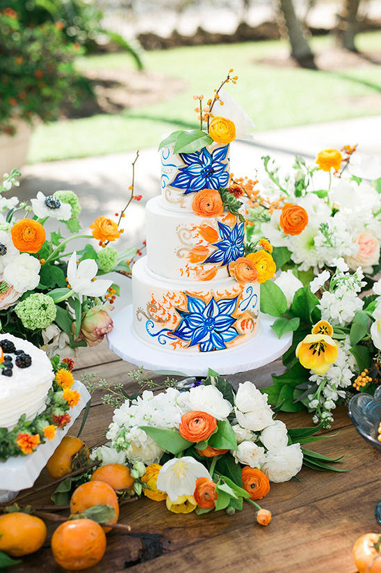 blue and orange wedding cake @weddingchicks