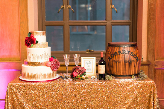 dessert table with gold details @weddingchicks