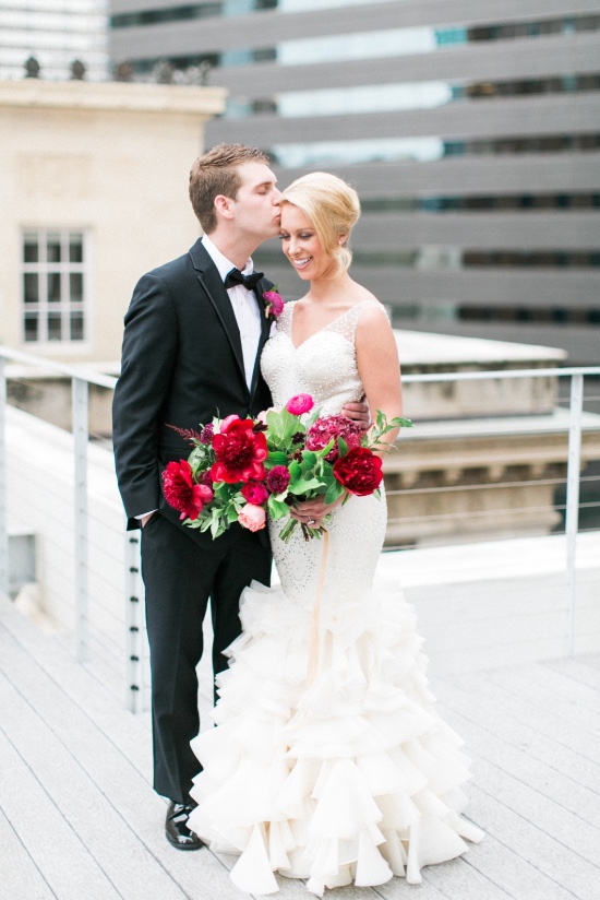 chic-gold-black-and-magenta-wedding