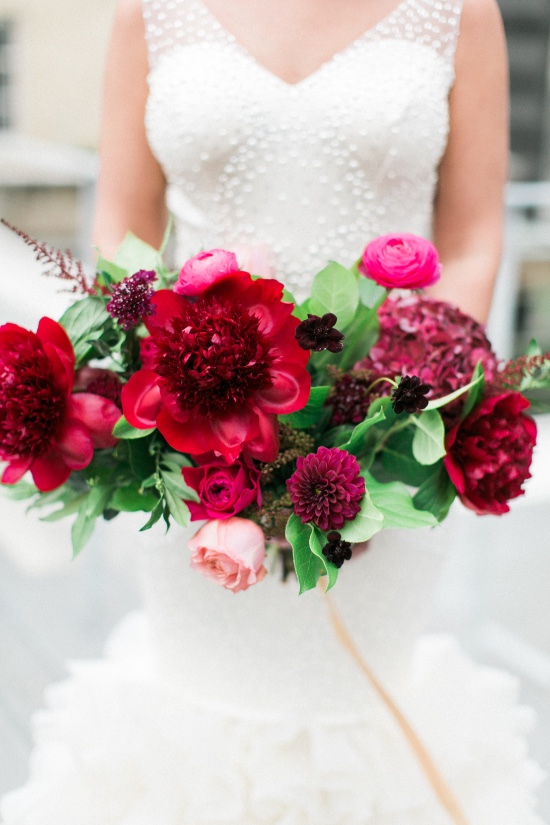 chic-gold-black-and-magenta-wedding