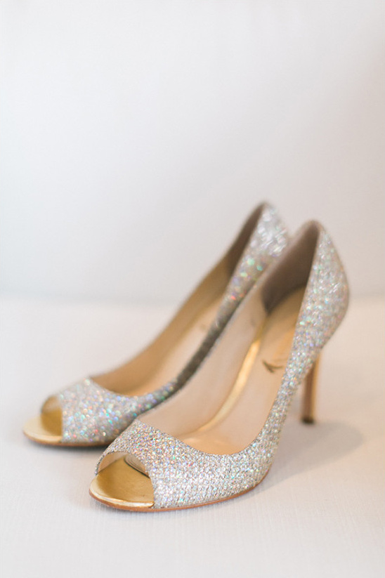 sparkly wedding shoes @weddingchicks