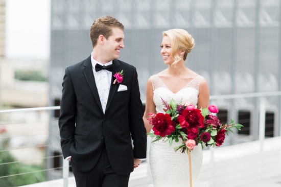 chic-gold-black-and-magenta-wedding