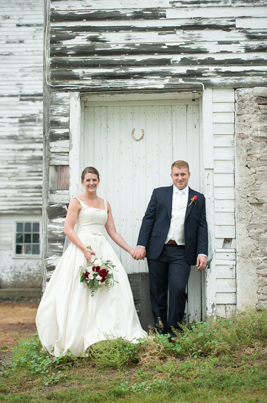 rustic barn wedding @weddingchicks