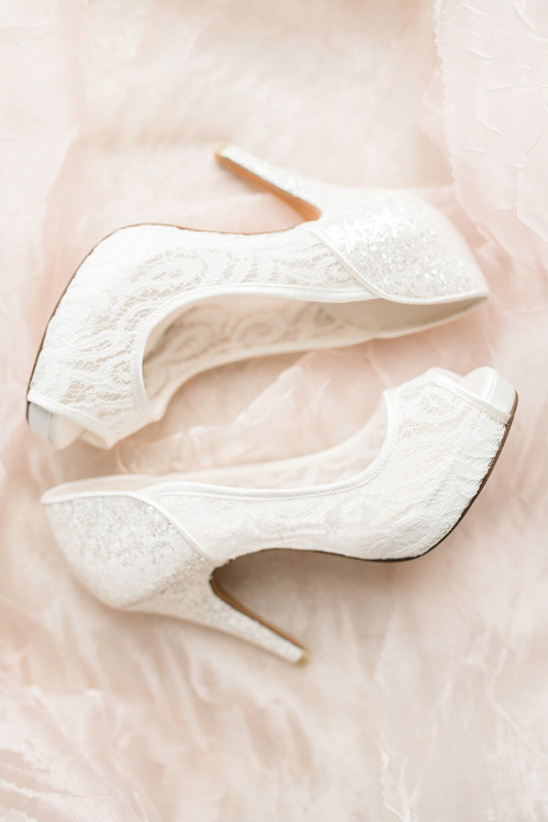 white lace shoes @weddingchicks