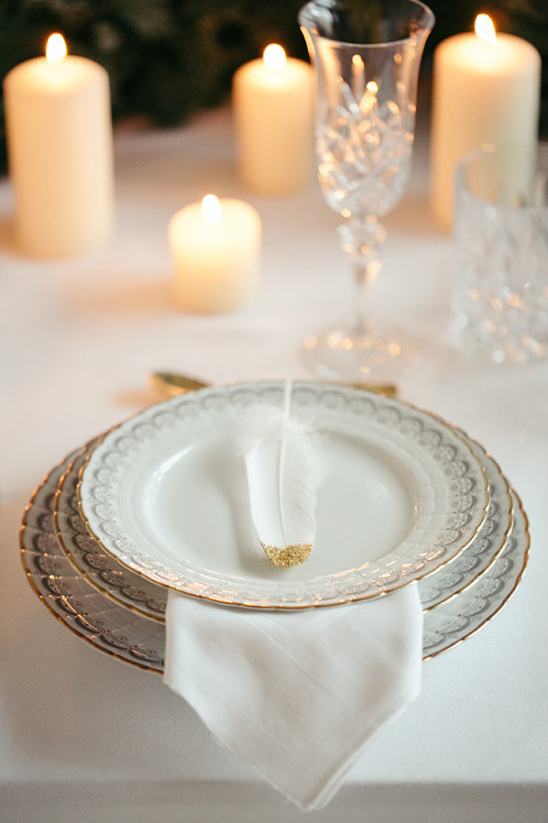 gold accent table placesetting @weddingchicks
