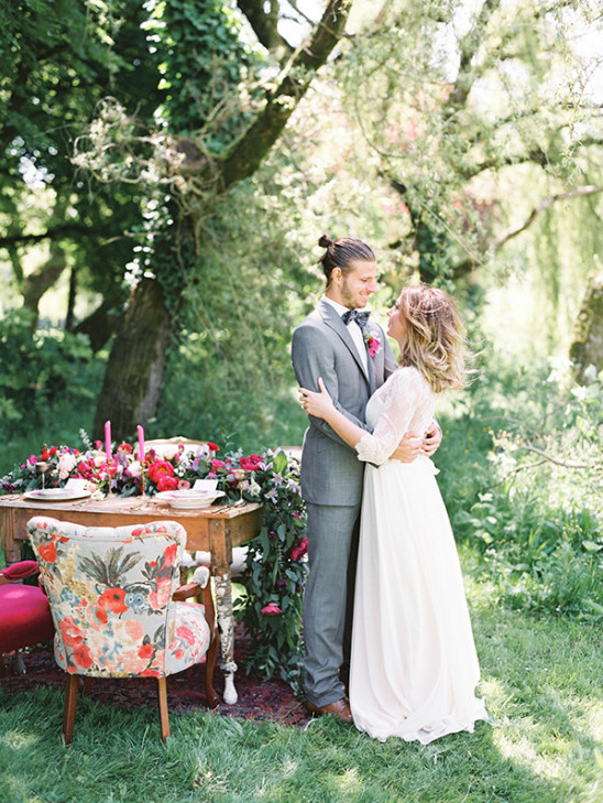 romantic woodland reception @weddingchicks