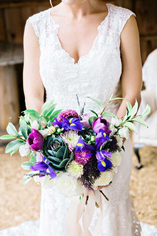 deep purple wedding bouquet @weddingchicks