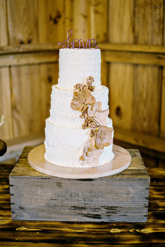 wedding cake with flowers @weddingchicks