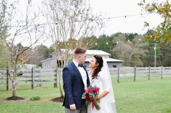 rustic-vintage-red-barn-wedding