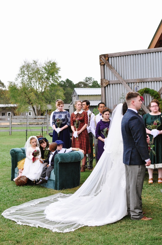 rustic-vintage-red-barn-wedding