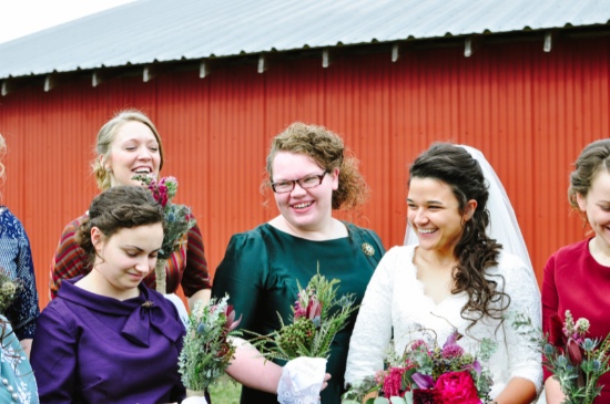 rustic-vintage-red-barn-wedding