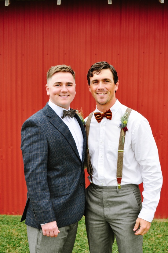 rustic-vintage-red-barn-wedding