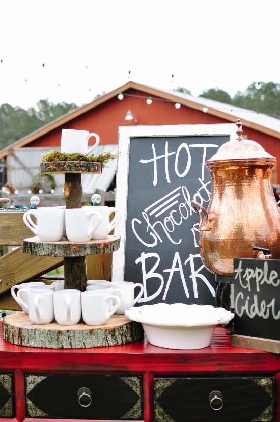 rustic-vintage-red-barn-wedding