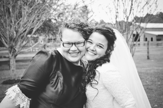 rustic-vintage-red-barn-wedding