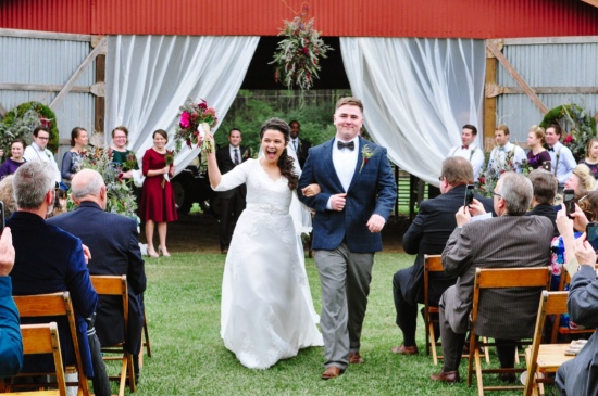 rustic-vintage-red-barn-wedding
