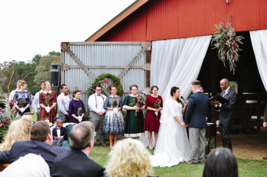 rustic-vintage-red-barn-wedding