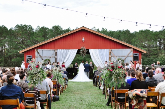 rustic-vintage-red-barn-wedding