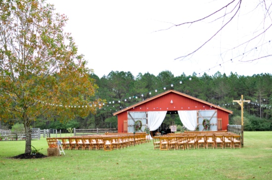 rustic-vintage-red-barn-wedding