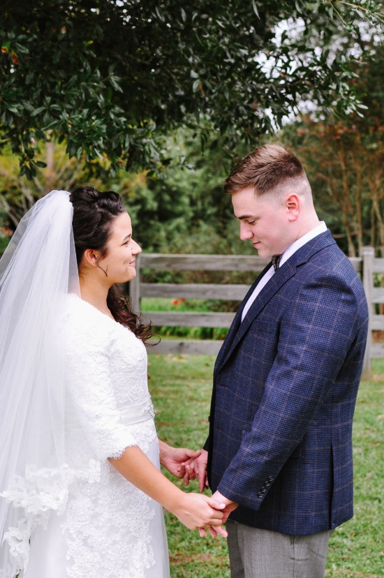 rustic-vintage-red-barn-wedding