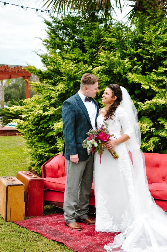 rustic-vintage-red-barn-wedding