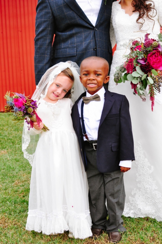 rustic-vintage-red-barn-wedding