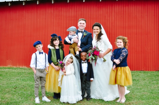 rustic-vintage-red-barn-wedding