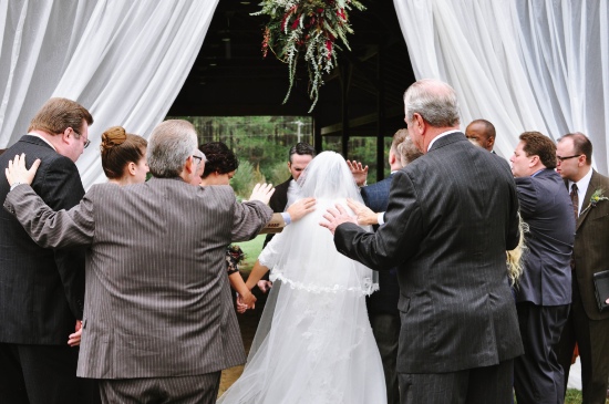 rustic-vintage-red-barn-wedding