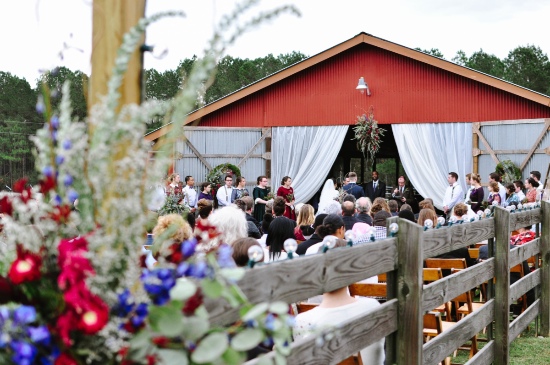 rustic-vintage-red-barn-wedding