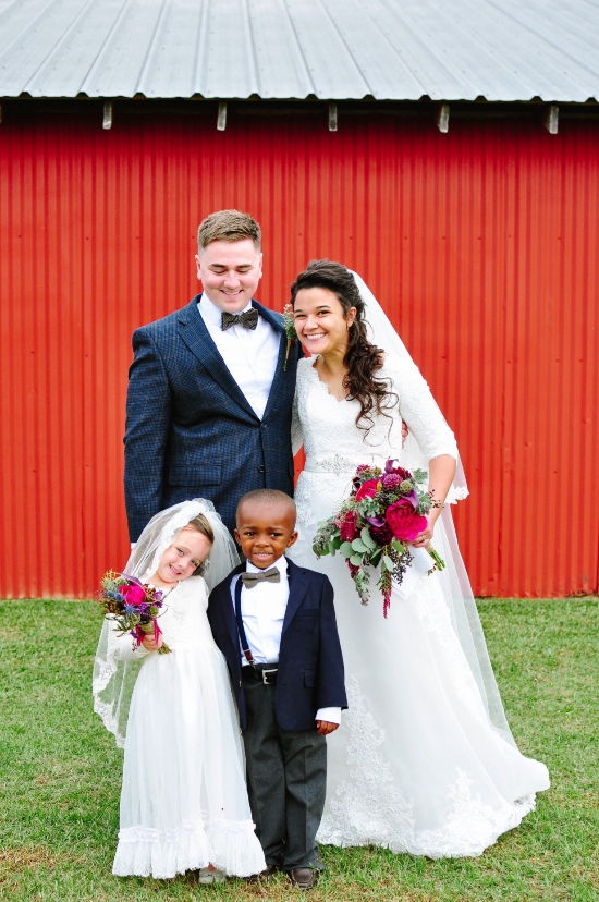 rustic-vintage-red-barn-wedding