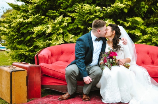 rustic-vintage-red-barn-wedding