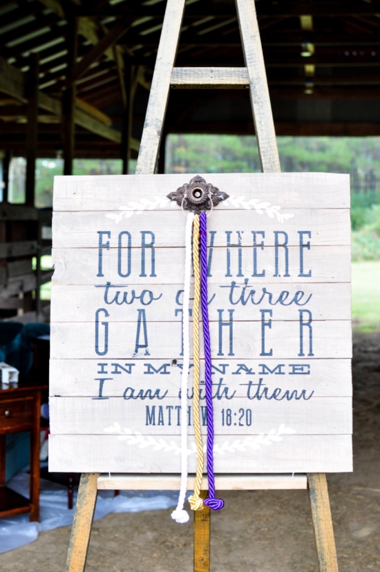 rustic-vintage-red-barn-wedding