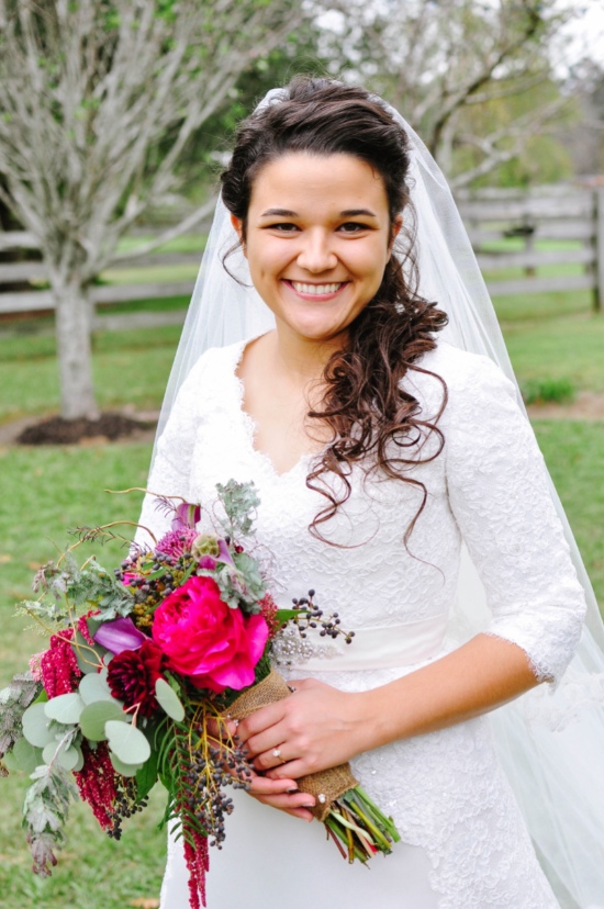 rustic-vintage-red-barn-wedding