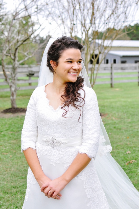 rustic-vintage-red-barn-wedding